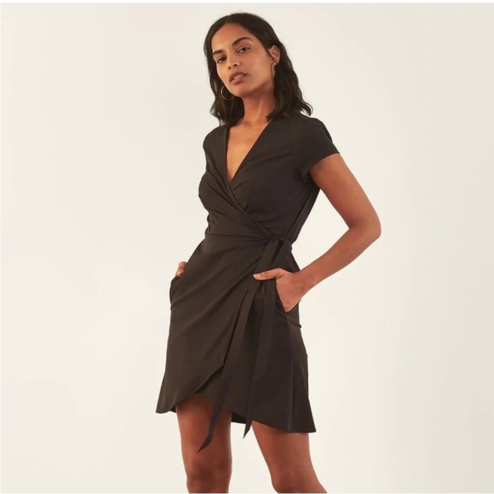 ADAY Cool Wrap Dress (S)